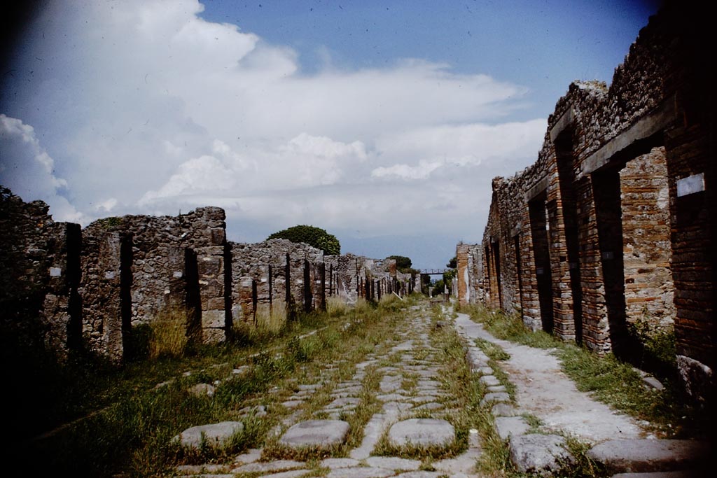 Via di Nola, Pompeii. 1964.
Looking east between V.2 and IX.5, from junction with Vico di Tesmo, on right. Photo by Stanley A. Jashemski.
Source: The Wilhelmina and Stanley A. Jashemski archive in the University of Maryland Library, Special Collections (See collection page) and made available under the Creative Commons Attribution-Non Commercial License v.4. See Licence and use details.
J64f1226