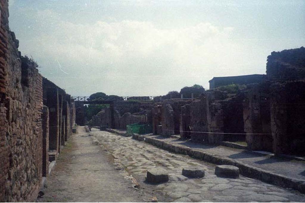 Via di Nola between V.4 and IX.9. July 2011. Looking east from near V.4.1 and IX.9.3.
Photo courtesy of Rick Bauer.