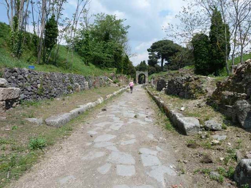 Via di Nola, May 2010. Looking east between IV.4 and III.10 from crossroads with two unexcavated unnamed vicoli.