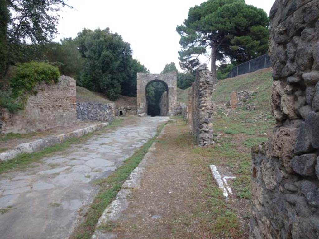 Via di Nola, September 2011. Looking east towards Nola Gate, with IV.5.d on left, and III.11.3-4 on right. Photo courtesy of Michael Binns.