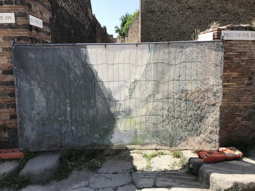 Vicolo degli Scheletri between VII.14 and VII.11. April 2019.
Looking west from Vicolo del Lupanare towards display screen at junction of roads. Photo courtesy of Rick Bauer.