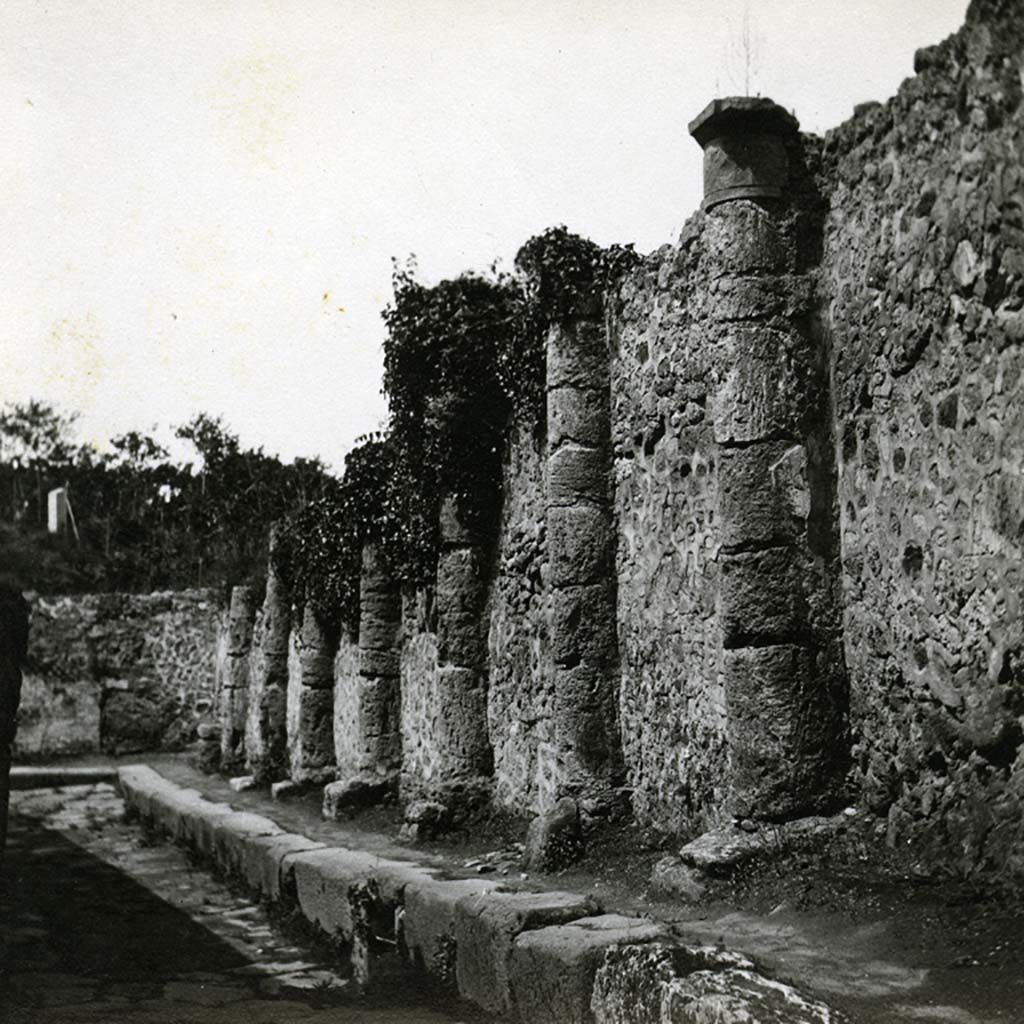 Vicolo dei Soprastanti, Pompeii. c.1900-1930. Looking west along south perimeter wall with half columns, near VII.16.17.
Photo by Esther Boise Van Deman (c) American Academy in Rome. VD_Archive_Ph_236.