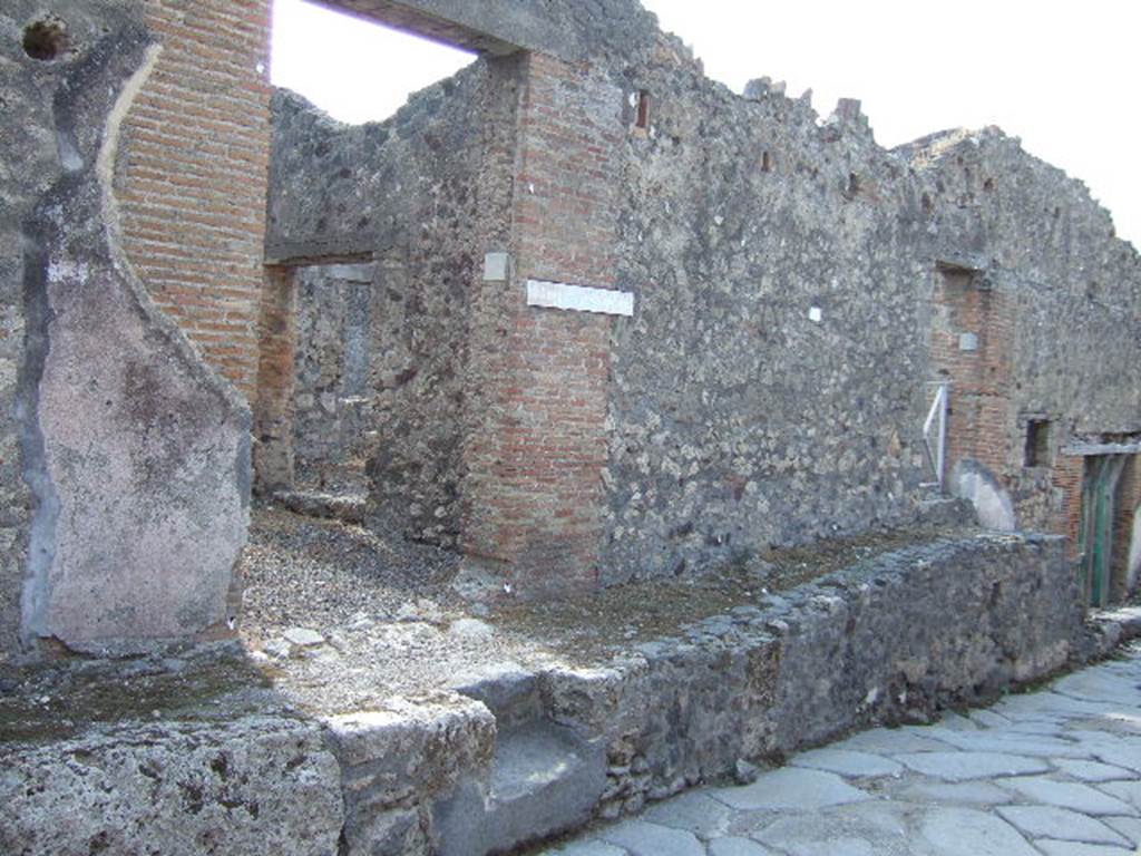 Vicolo dei Soprastanti, south side, September 2005. Looking west at VII.15.14 and VII.15.15.