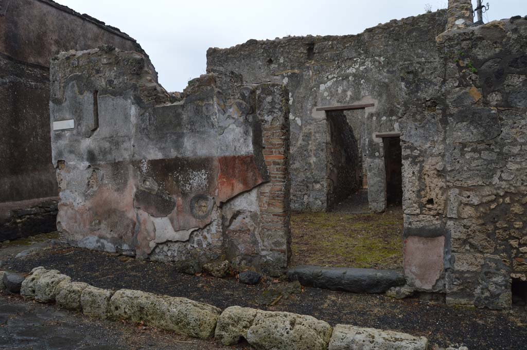 Vicolo dei Soprastanti, south side. March 2018. Looking towards west corner of junction with Vicolo del Gallo, and doorway at VII.15.12
Foto Taylor Lauritsen, ERC Grant 681269 DÉCOR.