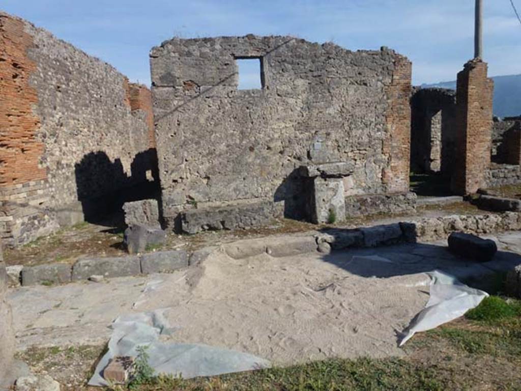 Vicolo dei Soprastanti, south side. June 2012. Looking south towards Jupiter street altar at VII.7.22.
