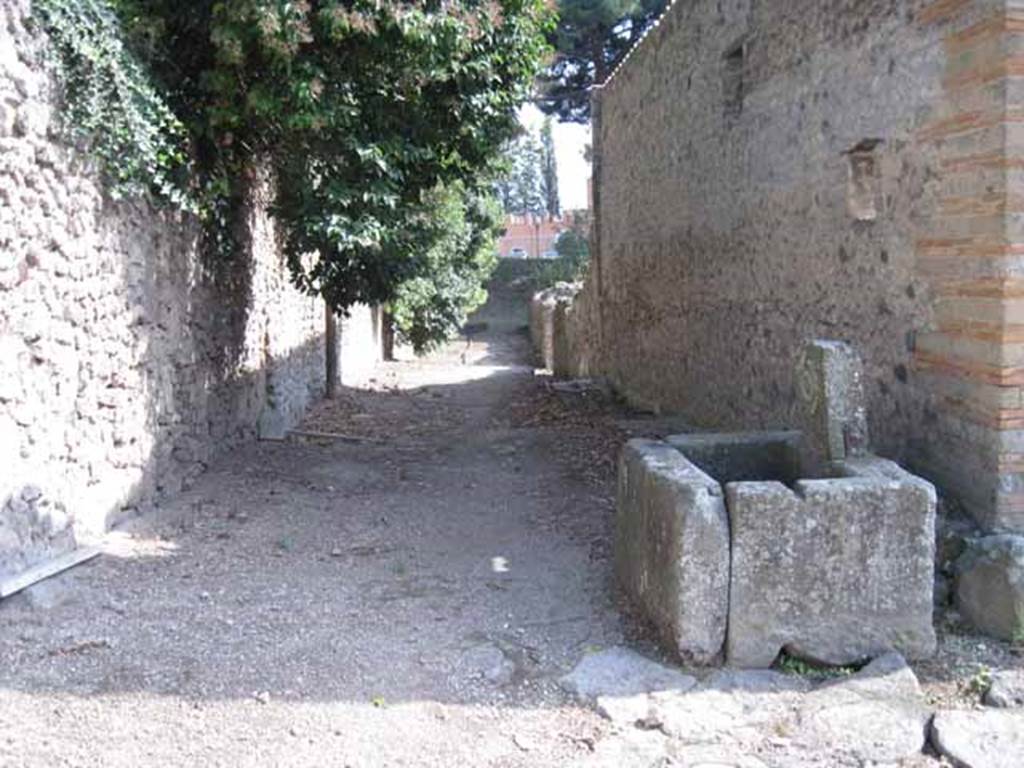 Vicolo del Citarista (on left) between I.25 (unexcavated) and I.5. September 2010. Looking south from Vicolo del Conciapelle. Photo courtesy of Drew Baker.