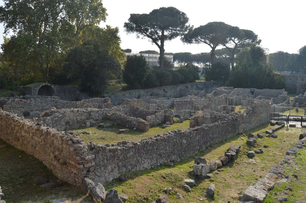 Vicolo del Conciapelle, south side, Pompeii, October 2017. Looking south-west along north wall of insula I.1.
Foto Taylor Lauritsen, ERC Grant 681269 DÉCOR.