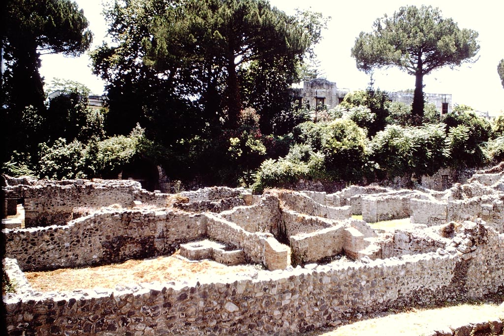 Vicolo del Conciapelle. Pompeii. 1966. South side of roadway, north wall of insula I.1. Photo by Stanley A. Jashemski.
Source: The Wilhelmina and Stanley A. Jashemski archive in the University of Maryland Library, Special Collections (See collection page) and made available under the Creative Commons Attribution-Non Commercial License v.4. See Licence and use details.
J66f0206