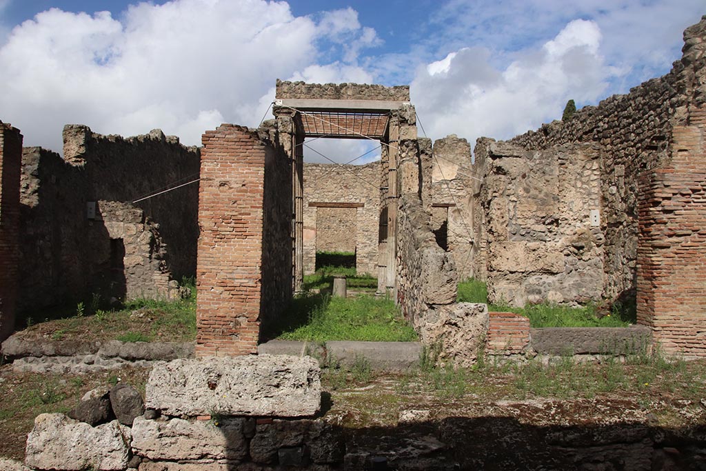 Vicolo del Conciapelle, north side, Pompeii. October 2024.
Doorways to I.2.29 on left, I.2.28 in centre, and I.2.27 on right. Photo courtesy of Klaus Heese.