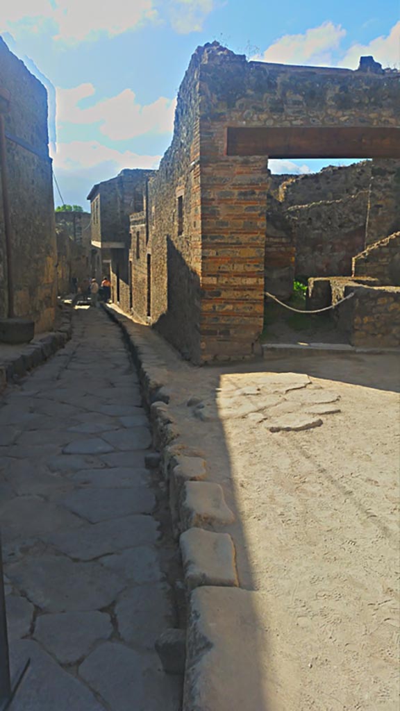 Vicolo del Lupanare, Pompeii. 2017/2018/2019.
Looking south from junction with Via degli Augustali. Photo courtesy of Giuseppe Ciaramella.