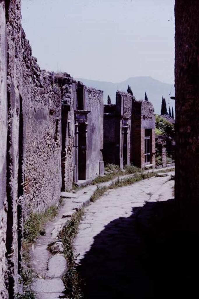 Vicolo del Lupanare between VII.1 and VII.11. Pompeii. 1964. Looking south. Photo by Stanley A. Jashemski.
Source: The Wilhelmina and Stanley A. Jashemski archive in the University of Maryland Library, Special Collections (See collection page) and made available under the Creative Commons Attribution-Non Commercial License v.4. See Licence and use details.
J64f1066