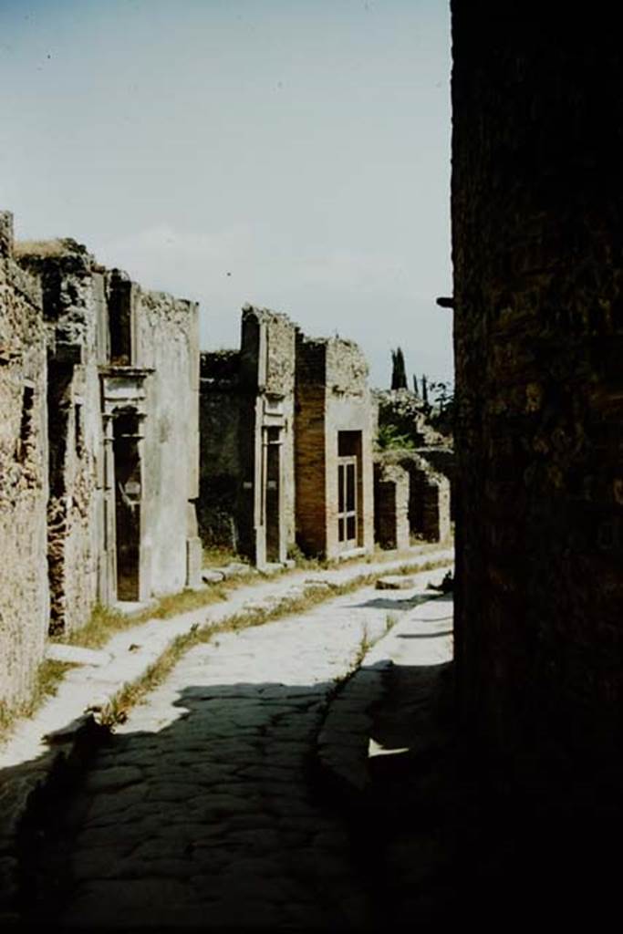Vicolo del Lupanare, Pompeii. 1957. Looking south. Photo by Stanley A. Jashemski.
Source: The Wilhelmina and Stanley A. Jashemski archive in the University of Maryland Library, Special Collections (See collection page) and made available under the Creative Commons Attribution-Non Commercial License v.4. See Licence and use details.
J57f0465