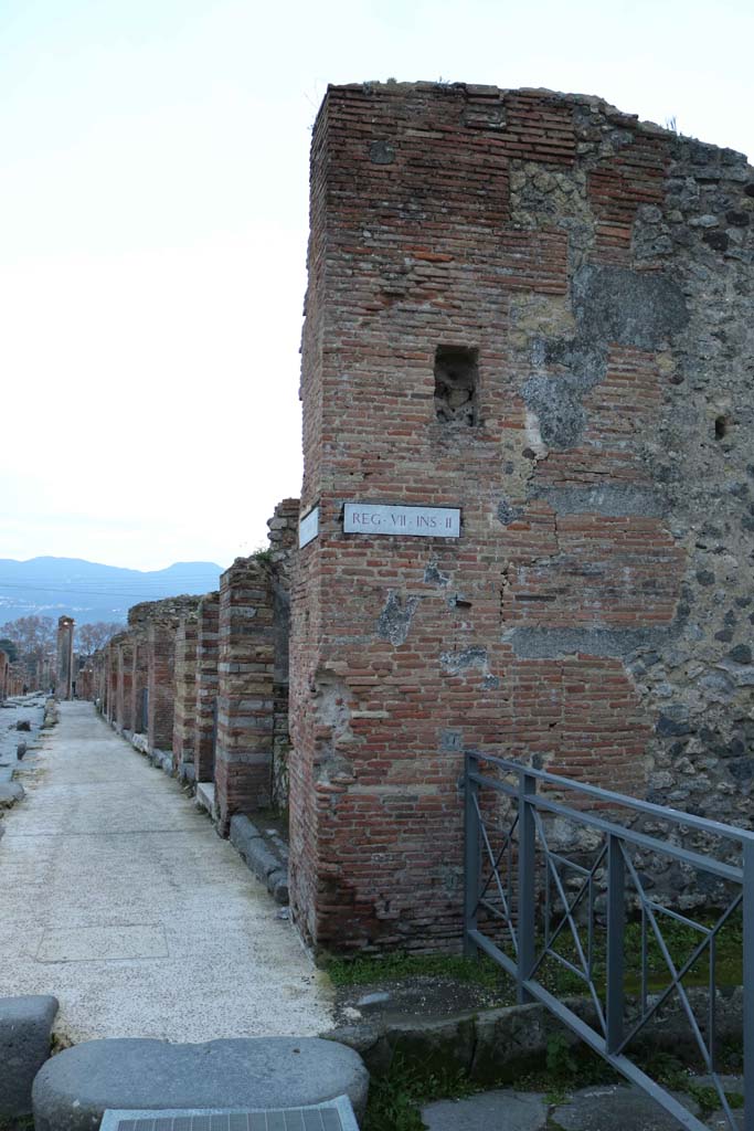 Vicolo del Panettiere, on right. December 2018.
Looking south on Via Stabiana, from junction. Photo courtesy of Aude Durand.