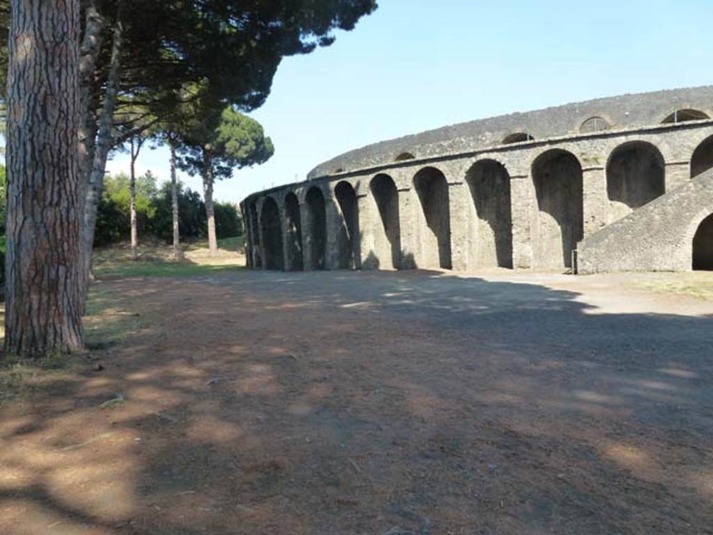 Vicolo dell’Anfiteatro, south end. June 2012. Looking south-east from the end of the Vicolo del Anfiteatro across the Piazzale Anfiteatro. Photo courtesy of Michael Binns.