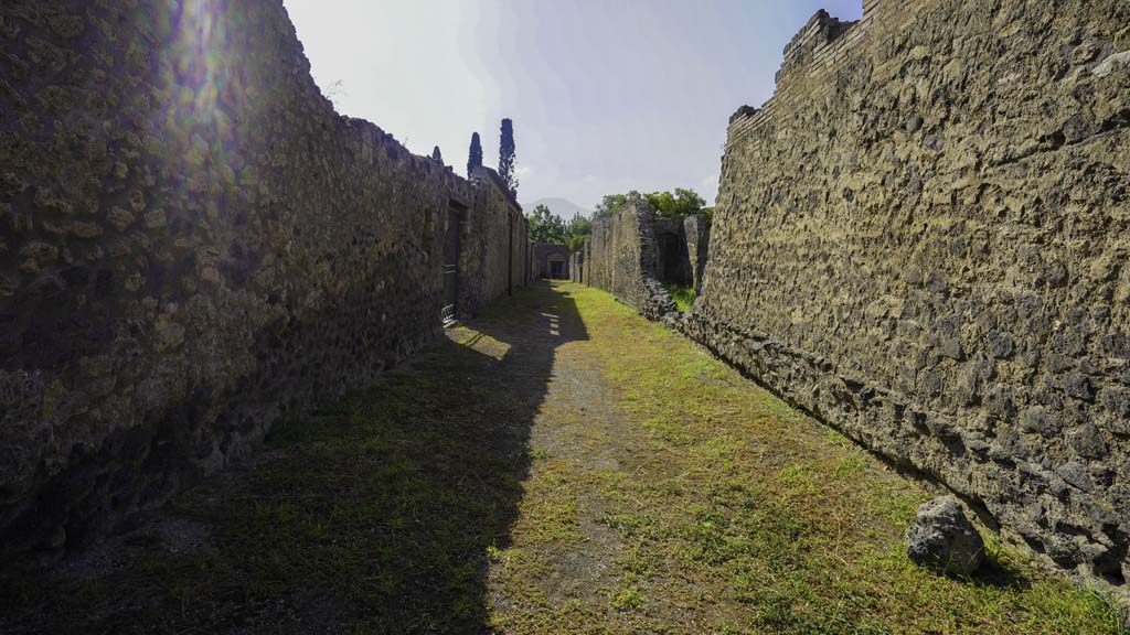 Vicolo di Giulia Felice, August 2021. Looking south between II.4 and II.3. Photo courtesy of Robert Hanson.