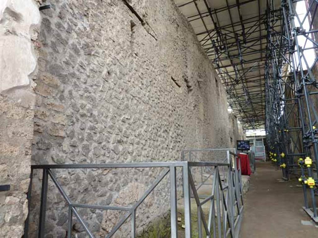 Vicolo di Giulio Polibio, Pompeii. May 2010. Exterior wall of IX.12.