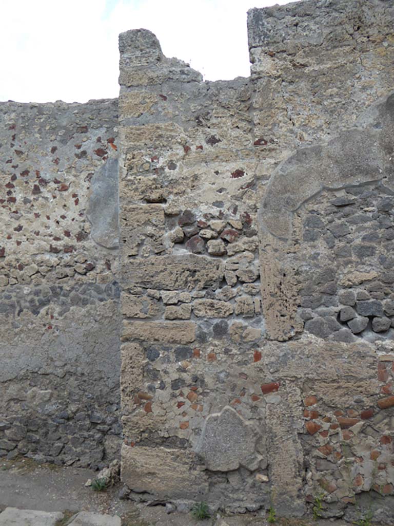 Vicolo di Mercurio, north side, Pompeii. September 2017. Detail of front façade.
Foto Annette Haug, ERC Grant 681269 DÉCOR