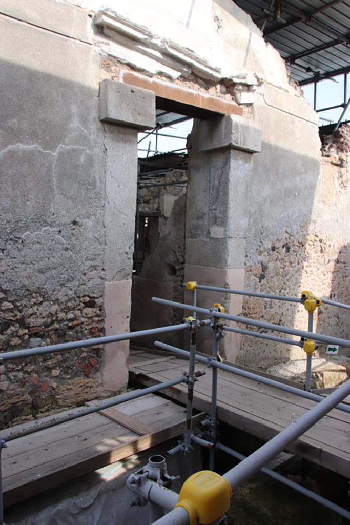 Vicolo dei Balconi, east side, Pompeii. October 2022.
Doorway into Casa del Giardino, doorway we shall call (10). Photo courtesy of Klaus Heese.