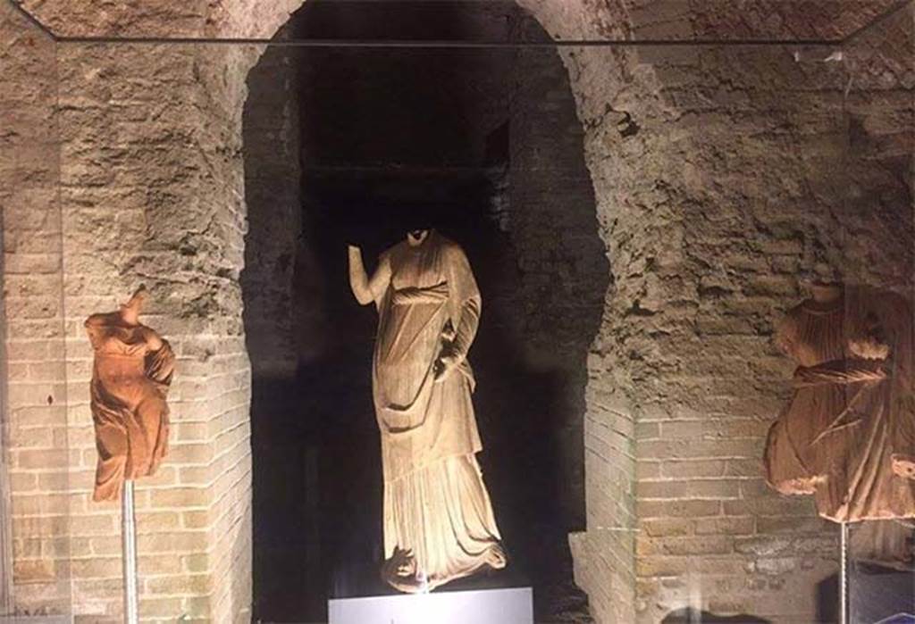Santuario extraurbano del Fondo Iozzino. Three statues found upturned in the lapilli between the aediculae of the temple in 1960.
On the left is a statue of Aphrodite or Artemis-Hecate.
The other two statues may be identified with Demeter or Ceres.
On show in the Villa Imperiale VIII.1.a, April 2016.