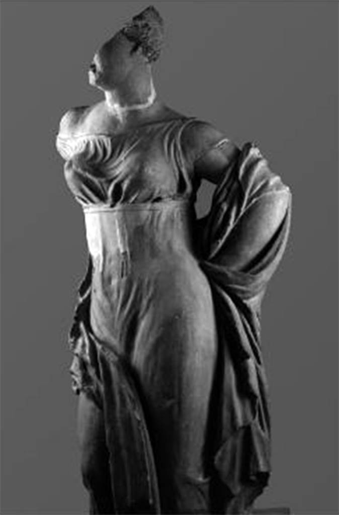 Santuario extraurbano del fondo Iozzino. Statue of Artemis-Hecate.
It was reconstructed from fragments.
Height is 78,9cm; Width max. 34,5cm; Profile 22,8cm.
Now in SAP deposits, inventory number 13152.
See D’Ambrosio A., Borriello M. 1970. Le Terrecotte Figurate Di Pompei. Roma: L’Erma di Bretschneider, 18, p. 24, tav. 5.