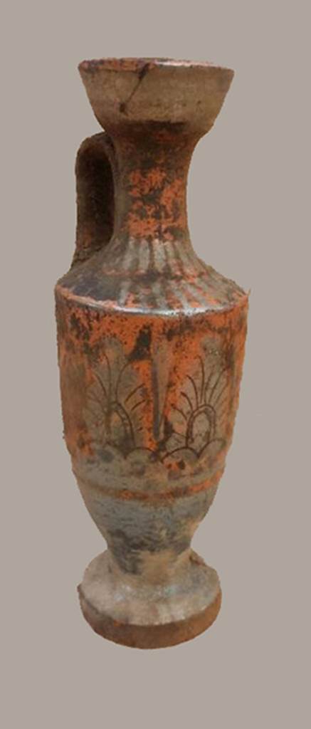 Santuario extraurbano del Fondo Iozzino. 2014.
Perfume pot.
Vaso di profumo.
Photograph © Parco Archeologico di Pompei.