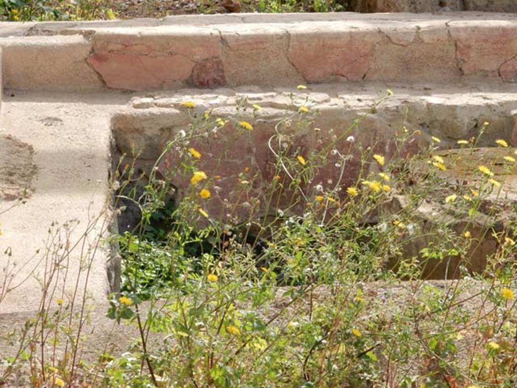 Tempio dionisiaco in località Sant’Abbondio di Pompei. May 2018. Detail of triclinium B east side.
Photo courtesy of Buzz Ferebee.