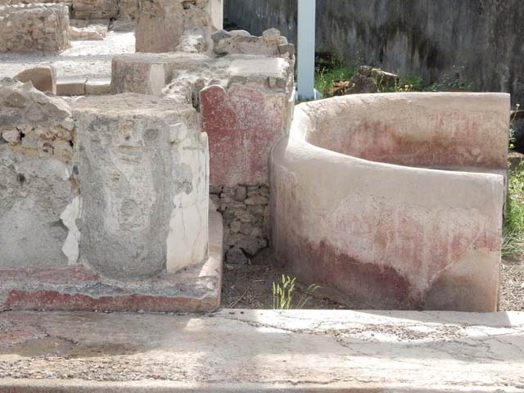 Tempio dionisiaco in località Sant’Abbondio di Pompei. May 2018. South-west corner and bench D.
Photo courtesy of Buzz Ferebee.