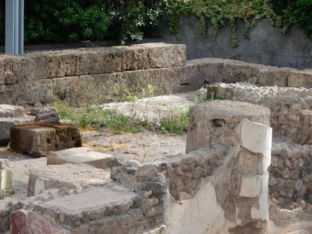 Tempio dionisiaco in località Sant’Abbondio di Pompei. May 2018. Temple cella E at east end of temple.
Photo courtesy of Buzz Ferebee.