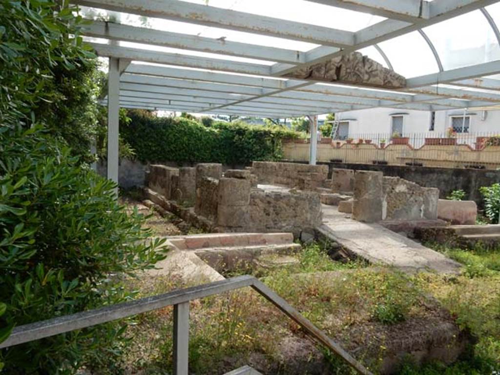Tempio dionisiaco in località Sant’Abbondio di Pompei. May 2018. Looking south-east across the temple and pediment.
Photo courtesy of Buzz Ferebee.