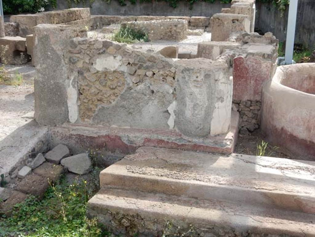 Tempio dionisiaco in località Sant’Abbondio di Pompei. May 2018. South end of west side.
Photo courtesy of Buzz Ferebee.