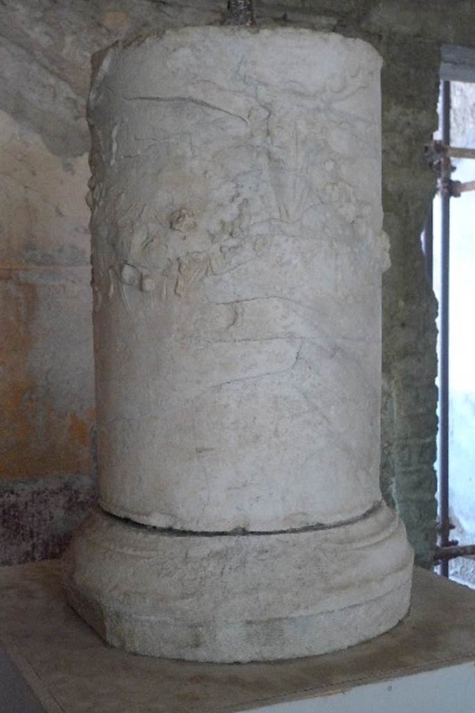 Stabiae Temple of Diana. July 2010. Villa San Marco, Stabiae, White marble altar. View 2. Photo courtesy of Michael Binns.
The altar, from the first imperial age, is decorated with garlands and ribbons supported on the skulls of stags.
This came to light in 1585 following an excavation in the garden next door to the church of S. Maria di Pozzano.
According to Pagano, given its sizeable dimensions, it was perhaps part of a sumptuous little temple destroyed in the 79AD eruption.
This temple would have been near a large senatorial seaside villa, situated in the valley of Faiano which lies below it.
A lead fistula was discovered that may attribute this villa to Publius Sabidius Pollio.
He or his father of the same name was aedile at Nola circa 30 B.C.
It is therefore reasonable to suppose that the temple was part of, or near to, the villa.
Pagano considered the altar may be connected with the cult of Diana, as hunting in the woods behind Mount Faito must have played an important part in the life of a rich aristocrat.
See Pagano M., 2003 in Rivista di Studi Pompeiani XIV. Roma: L’Erma di Bretschneider. p. 349-351, figs. 6-8.