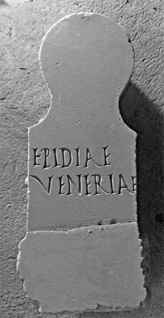 Pompeii Fondo Azzolini. Tomb 110: Epidiae Veneriae.
Columella with inscription
EPIDIAE
VENERIAE
Epidiae
Veneriae
See Notizie degli Scavi di Antichità, 1916, 303, t110.
Photo © Umberto Soldovieri.