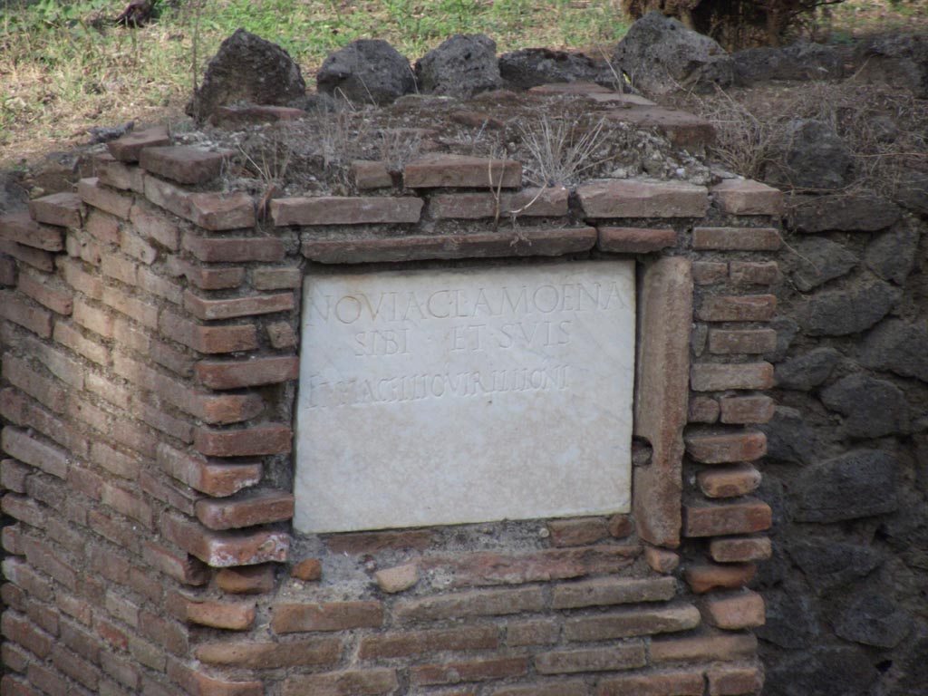 FPNE Pompeii. August 2011. South side of altar made of brick tiles.
The marble plaque is bordered on two sides by tils cut to form a cornice or frame. Photo courtesy of Peter Gurney.