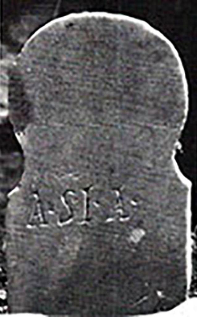 FPSF Pompeii. Columella on the east side facing west, inscribed A.S.I.A.
According to D’Ambrosio and De Caro, a marble tablet was in front of the columella, with a hole for libation.
A second tablet of lava was in front of the marble one, also with a hole for libation.
See D’Ambrosio A. and De Caro S., 1988. Römische Gräberstraßen. München: C. H. Beck. p. 223.