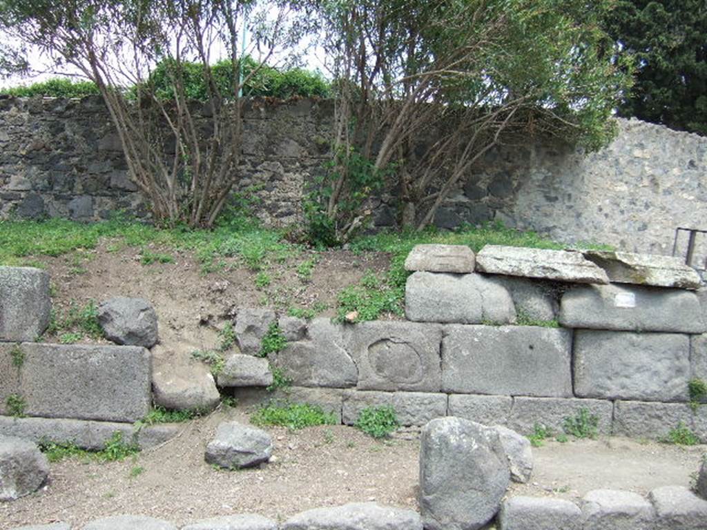 HGE03 Pompeii. May 2006. Front half of tomb.
According to Kockel the architectural fragments are likely to belong to HGE04.
See Kockel V., 1983. Die Grabbauten vor dem Herkulaner Tor in Pompeji. Mainz: von Zabern, p. 117, taf. 35, taf. 69c.