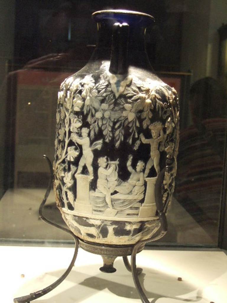 HGE08 Pompeii. Found 29th December 1837, in a niche in the grave chamber. Blue vase with white relief from tomb. Side 1 view. Found in the presence of King Ferdinand I. Now in Naples Archaeological Museum. Inventory number 13521.