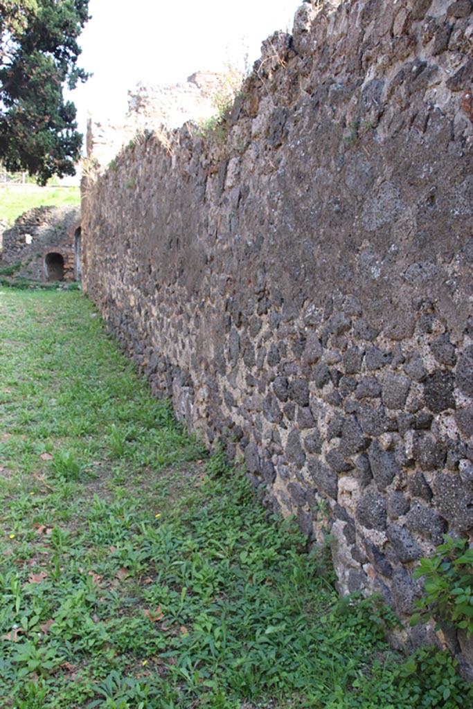 HGE15 Pompeii. October 2023.
Looking east along south side of entrance corridor. Photo courtesy of Klaus Heese.