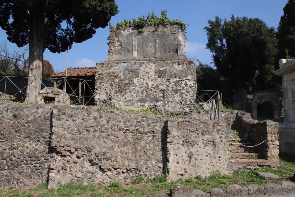 HGE38 Pompeii. October 2023. Looking north towards south side of tomb on Via dei Sepolcri. Photo courtesy of Klaus Heese.