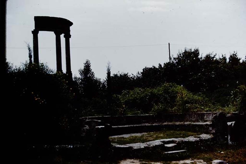 HGW04 Pompeii. 1961. Looking west towards the schola tomb of Mamia. Photo by Stanley A. Jashemski.
Source: The Wilhelmina and Stanley A. Jashemski archive in the University of Maryland Library, Special Collections (See collection page) and made available under the Creative Commons Attribution-Non Commercial License v.4. See Licence and use details.
J61f0614