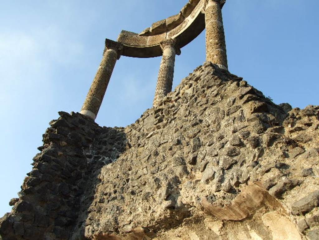 HGW04a Pompeii. December 2006. Inside the Tomb of Gens Istacidia. East upper wall.