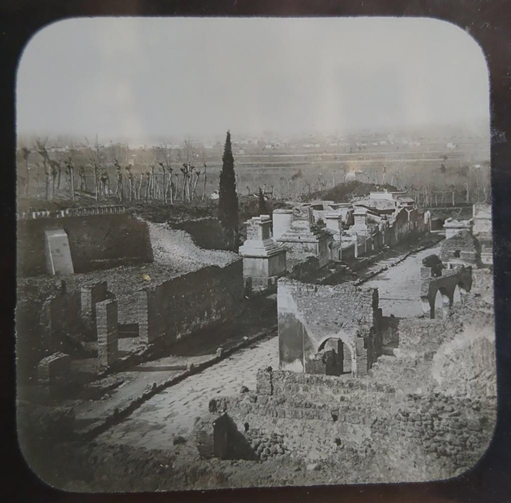 HGW15 and HGW15a Pompeii, on left. Part of the Villa of Cicero, Pompeii. c.1900. C. and G. Lantern slide published by A. Laverne.
Looking north-west across Via dei Sepolcri, with entrance doorways and peristyle of Villa of Cicero, visible on upper left.