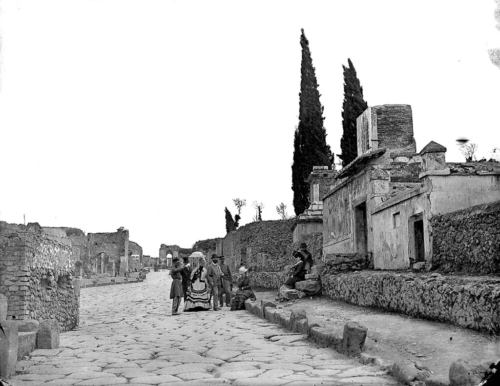 HGW17 and HG18, Pompeii, on right. 1871. Looking south on Via dei Sepolcri.
Photo by J. H. Parker, © American Academy in Rome. Parker.2160.Italia.