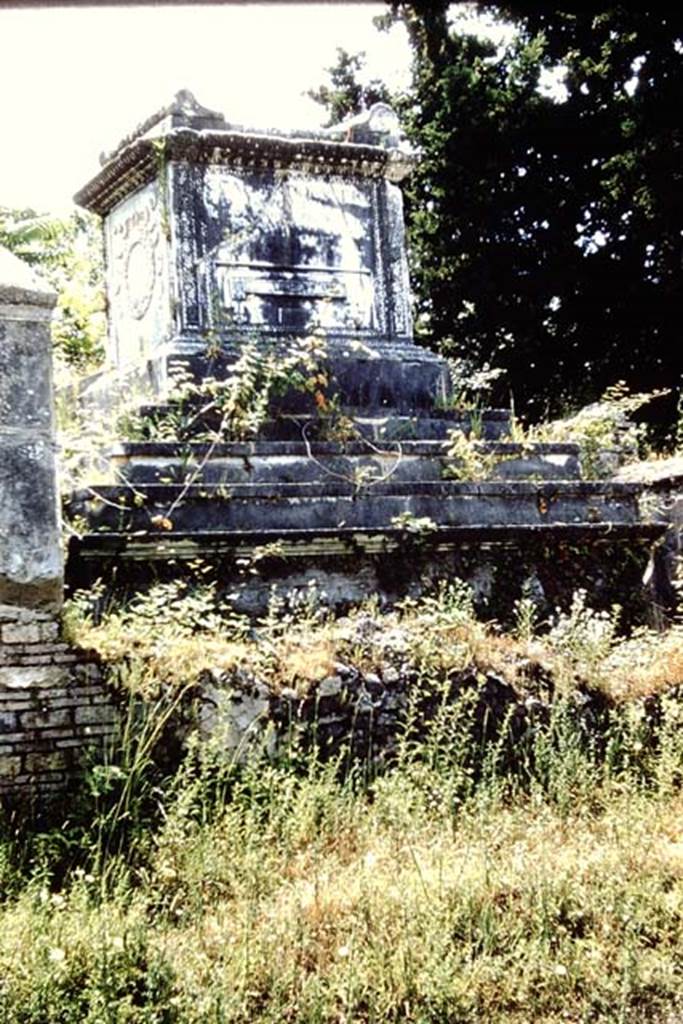 HGW20 Pompeii. 1961. East side of tomb. Photo by Stanley A. Jashemski.
Source: The Wilhelmina and Stanley A. Jashemski archive in the University of Maryland Library, Special Collections (See collection page) and made available under the Creative Commons Attribution-Non Commercial License v.4. See Licence and use details.
J61f0625