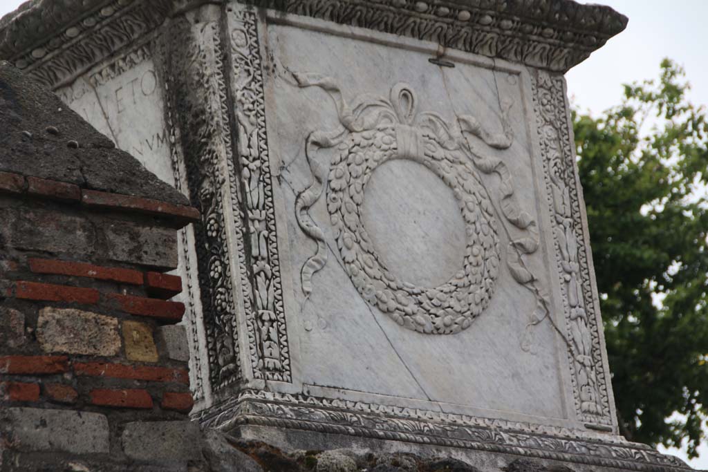 HGW20 Pompeii. April 2014. Detail of north side of marble altar. Photo courtesy of Klaus Heese.