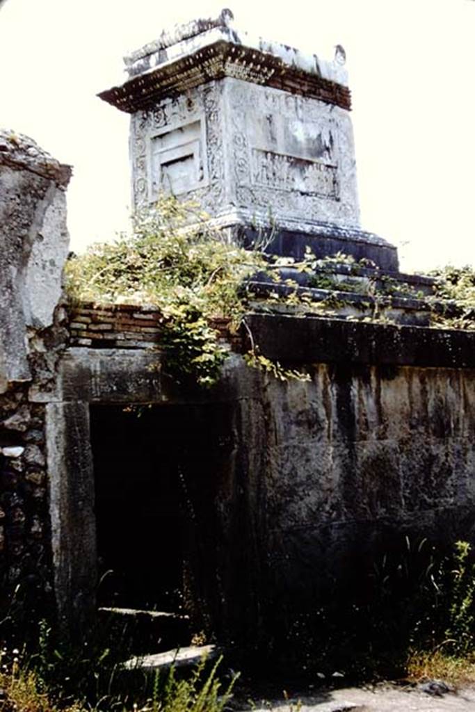 HGW22 Pompeii. 1961. Front, east side, of tomb. Photo by Stanley A. Jashemski.
Source: The Wilhelmina and Stanley A. Jashemski archive in the University of Maryland Library, Special Collections (See collection page) and made available under the Creative Commons Attribution-Non Commercial License v.4. See Licence and use details.
J61f0626