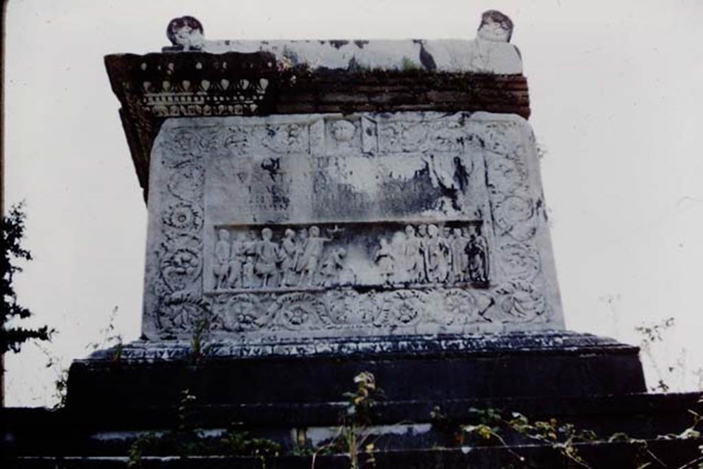 HGW22 Pompeii. 1961. Upper east side. Photo by Stanley A. Jashemski.
Source: The Wilhelmina and Stanley A. Jashemski archive in the University of Maryland Library, Special Collections (See collection page) and made available under the Creative Commons Attribution-Non Commercial License v.4. See Licence and use details.
J61f0627