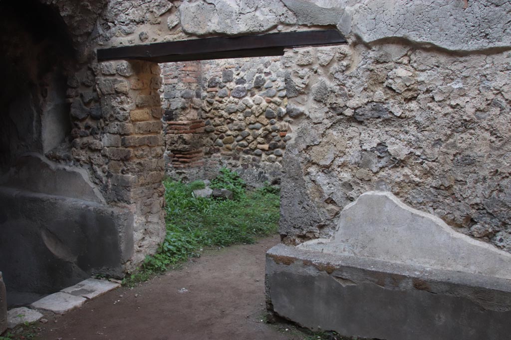 HGW24 Pompeii. Villa of Diomedes. October 2023.
Doorway into the “wagon’s entrance”, in the north wall of this room. Photo courtesy of Klaus Heese.