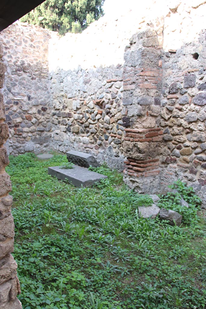 HGW25 Pompeii. Part of Villa of Diomedes. October 2023.
Looking towards north wall. Photo courtesy of Klaus Heese.