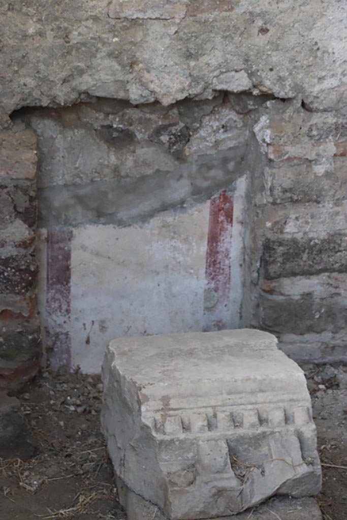 HGW25 Pompeii. Part of Villa of Diomedes. October 2023.
Room 7,8, detail from lower south wall. Photo courtesy of Klaus Heese.