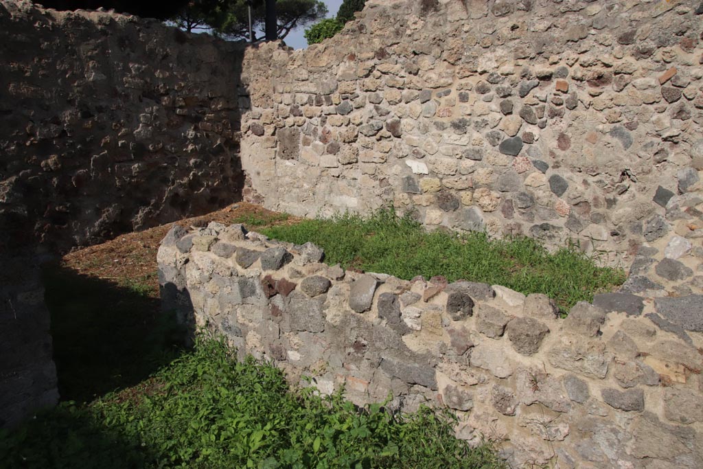 HGW25 Pompeii. Part of Villa of Diomedes. October 2023.
Doorway to room 7,10 combined with room 7,11. In the north-west corner there is a blocked doorway. Photo courtesy of Klaus Heese.